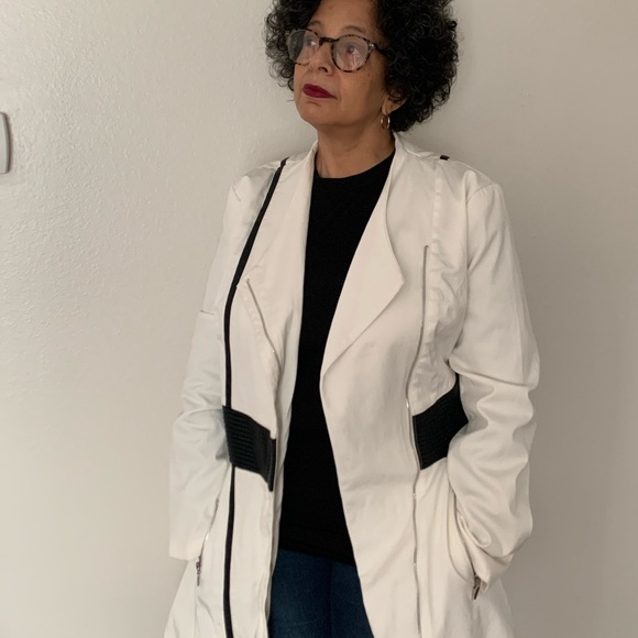 VENUS Sassy to Classy, Women's Fashion Jacket,White with Black, size 12 - Picture 3 of 9